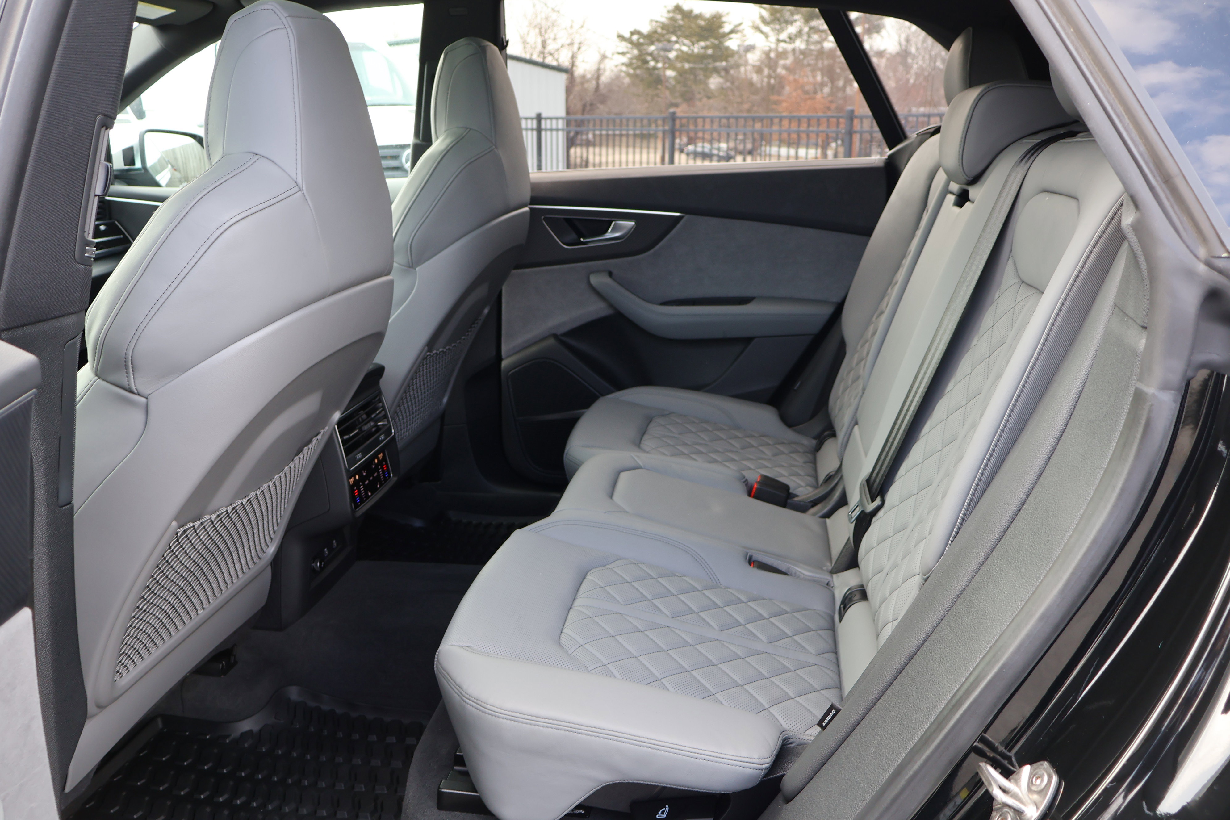 Used 2025 Audi SQ8 Premium Plus image 18