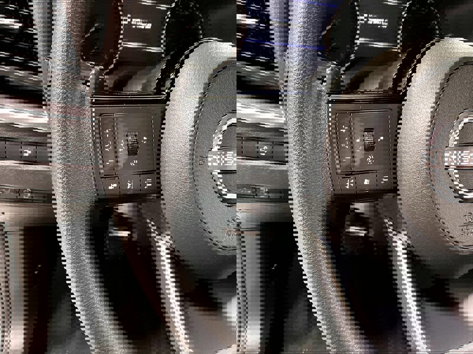 Used 2023 Nissan Rogue SV AWD/4WD image 23