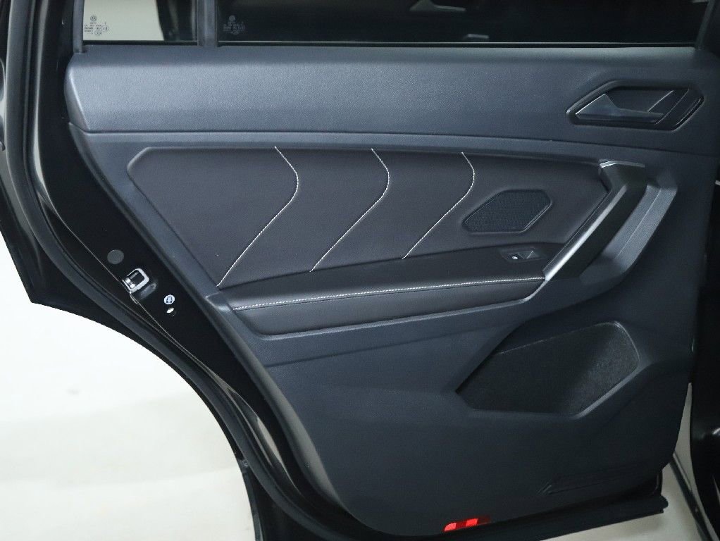 Used 2024 Volkswagen Tiguan SE image 13