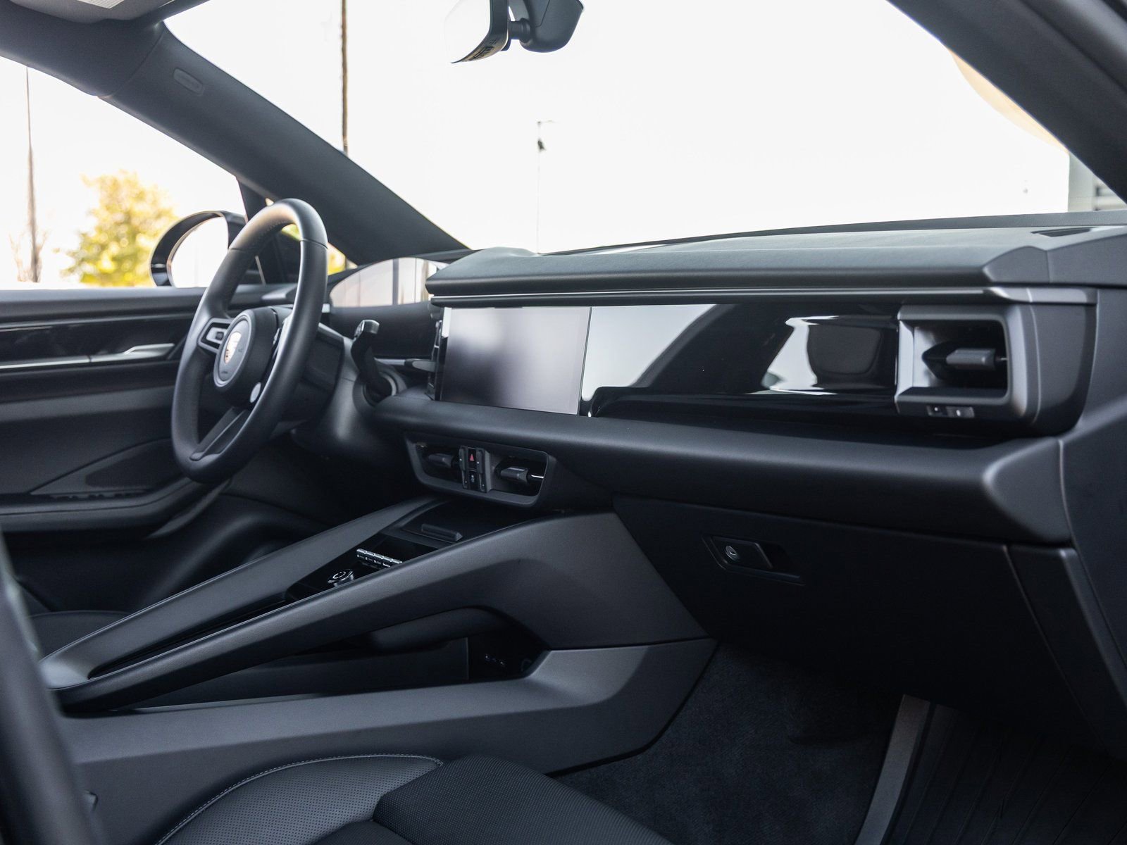 Certified 2025 Porsche Macan Electric image 42