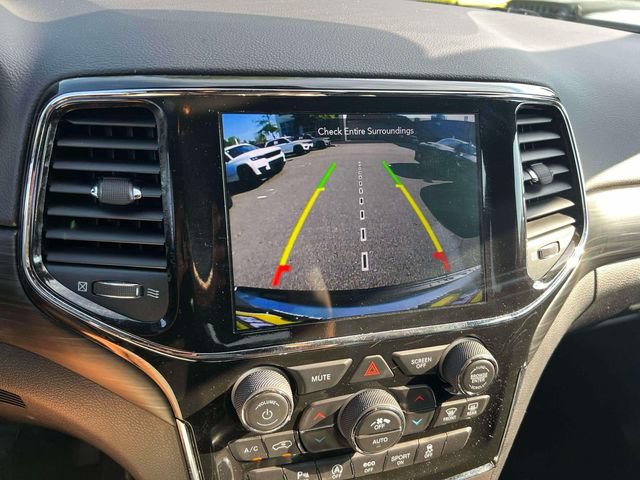 Used 2021 Jeep Grand Cherokee Laredo X AWD/4WD image 17