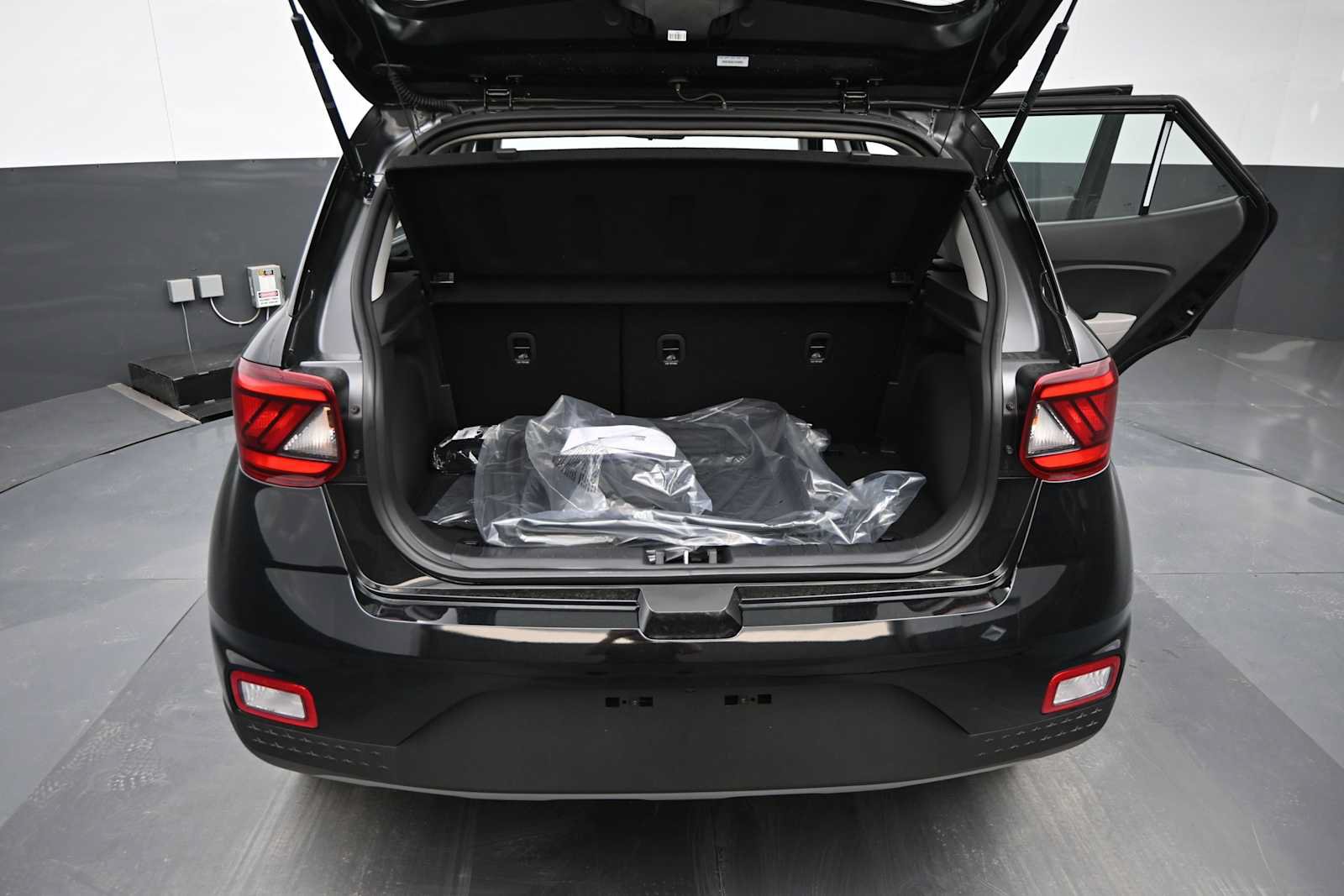 New 2026 Hyundai Venue SEL FWD image 13
