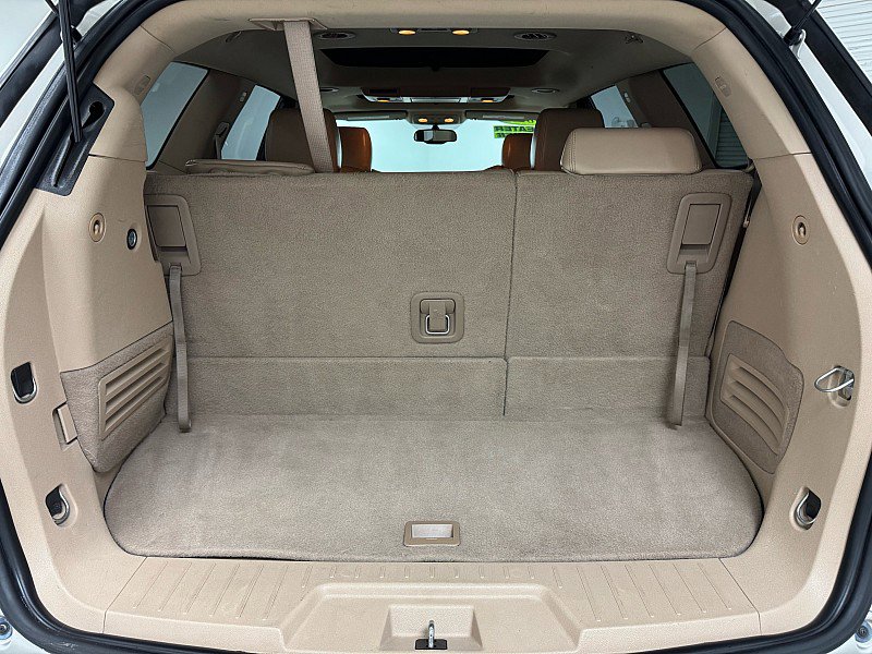 Used 2011 Buick Enclave CXL image 12
