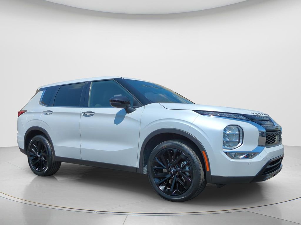 Used 2022 Mitsubishi Outlander SEL Black Edition image 2