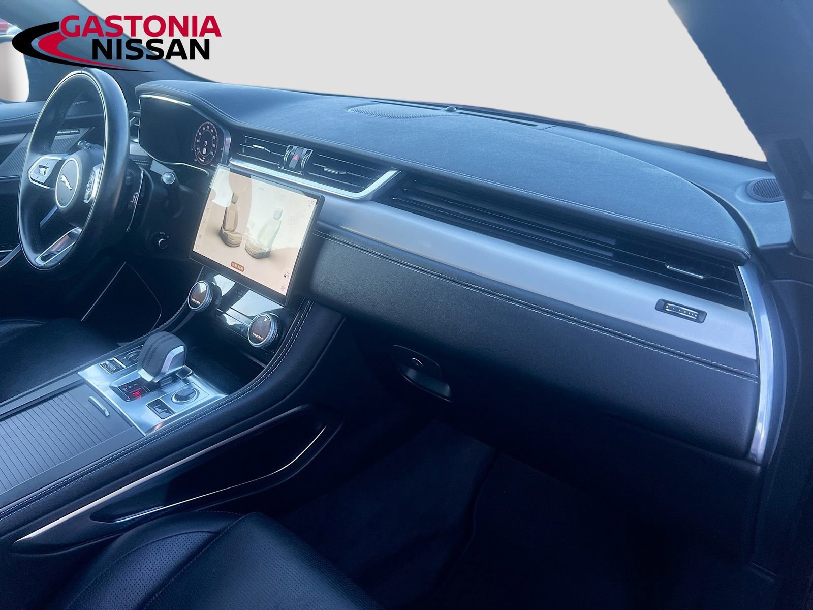 Used 2024 Jaguar F-PACE R-Dynamic S image 40