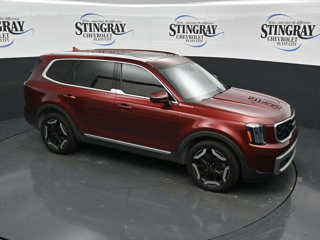 Used 2023 Kia Telluride EX w/ EX Captain's Chair Package FWD image 18
