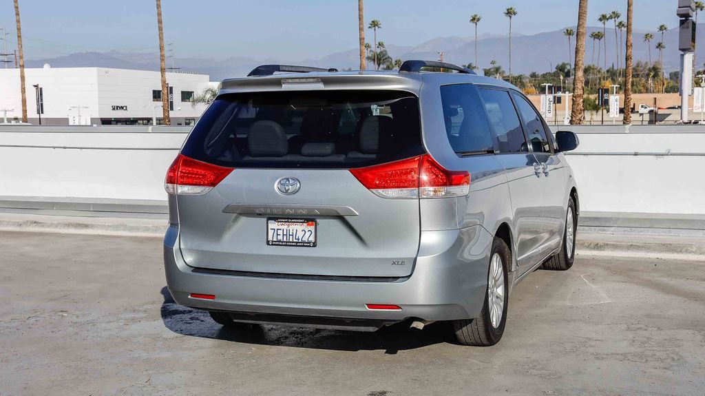 Used 2014 Toyota Sienna L image 9