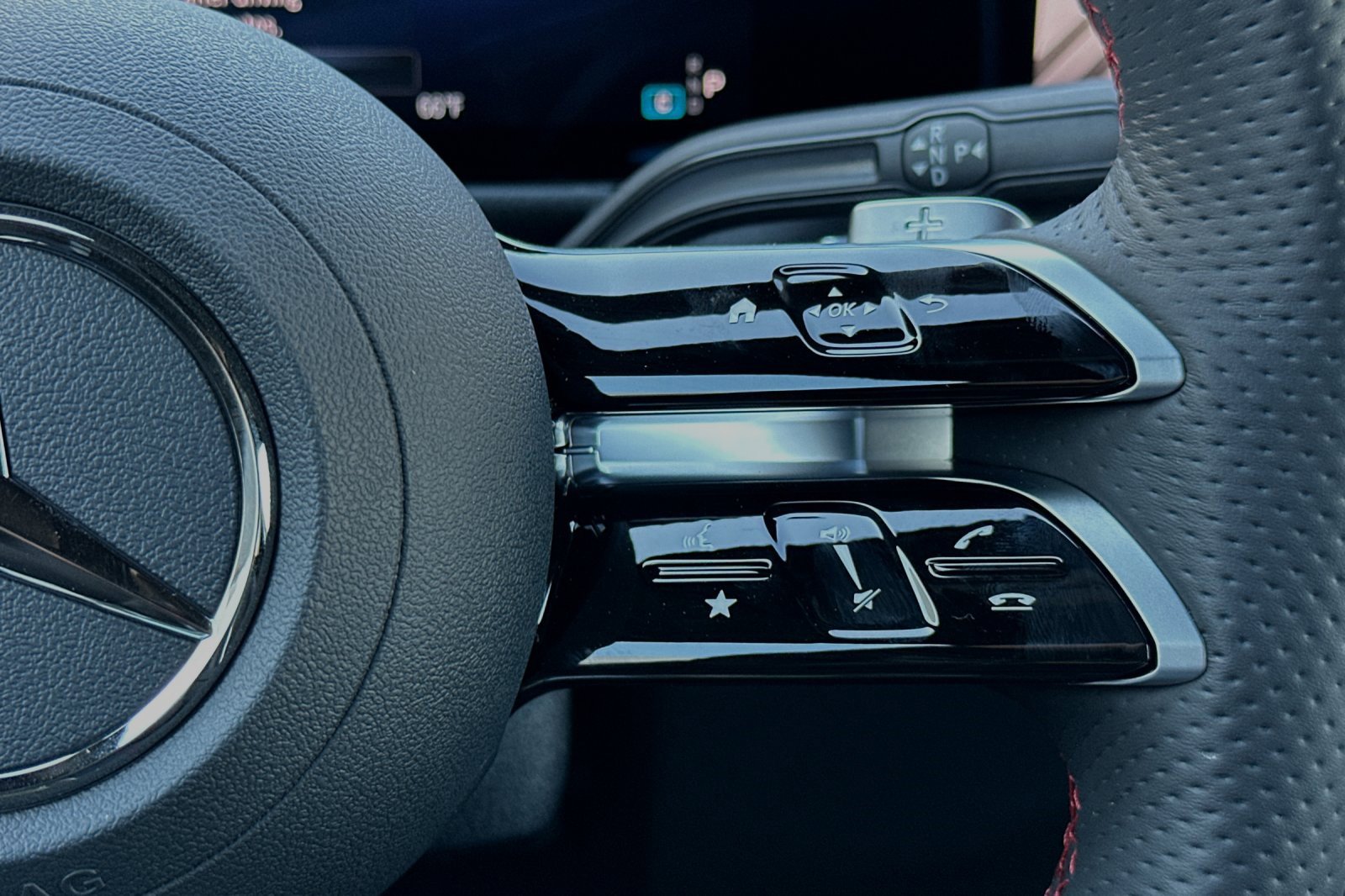 Used 2024 Mercedes-Benz EQB 300 4MATIC image 29