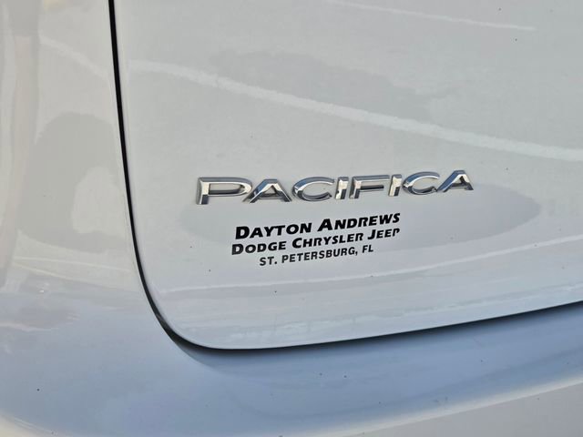 Certified 2023 Chrysler Pacifica Touring-L image 12