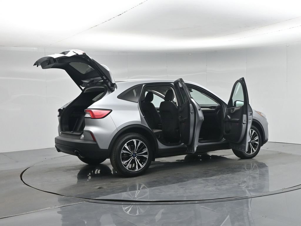 Certified 2022 Ford Escape SE w/ SE Sport Appearance Package image 6