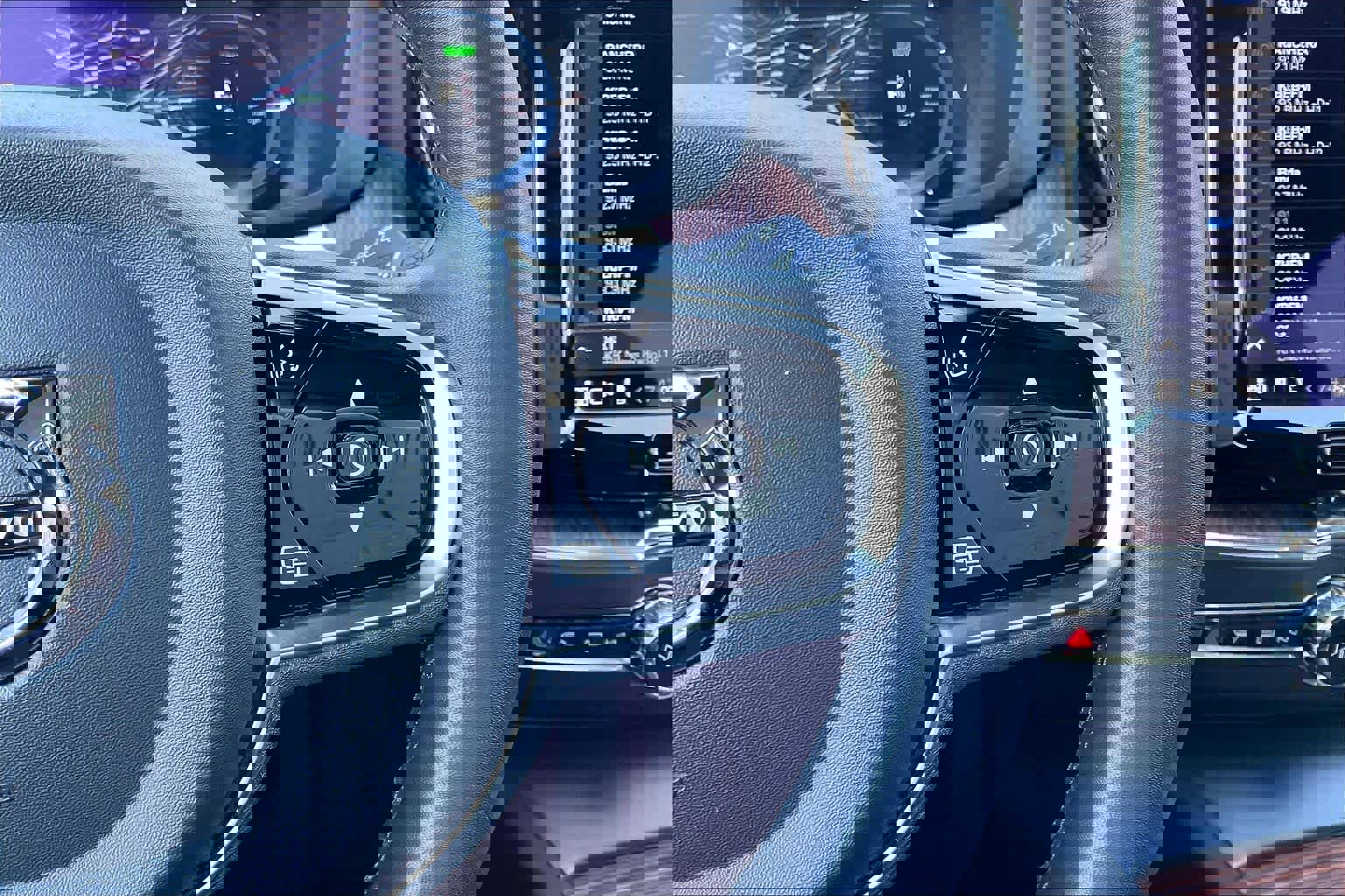 Used 2023 Volvo XC60 T8 Plus image 22