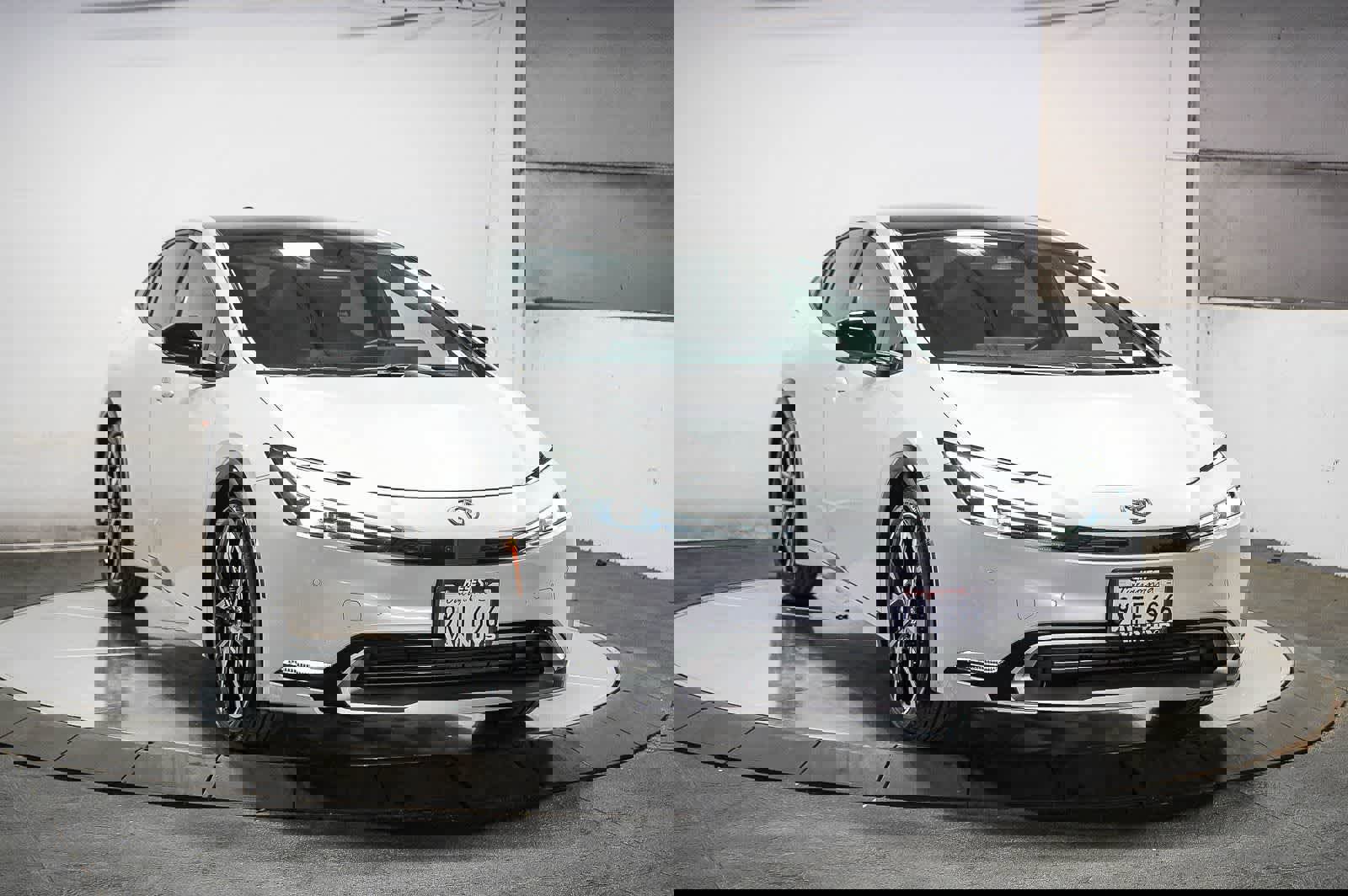 Used 2024 Toyota Prius Prime Premium w/ Advanced Technology Package image 2