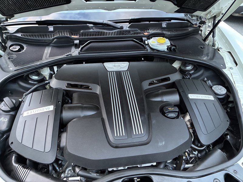 Used 2015 Bentley Flying Spur V8 image 39