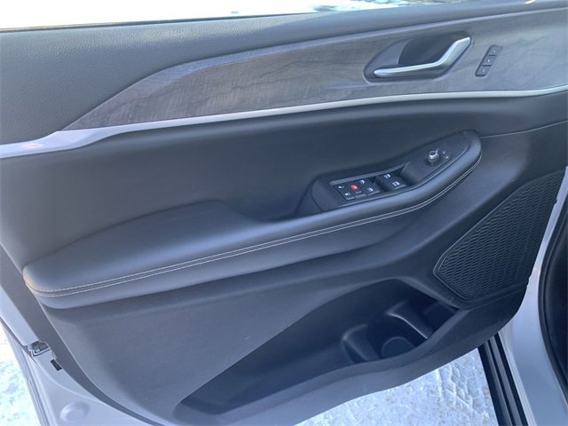 Used 2023 Jeep Grand Cherokee Limited image 23