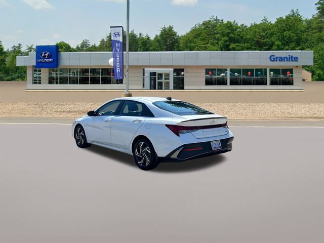 Used 2025 Hyundai Elantra SEL FWD image 8