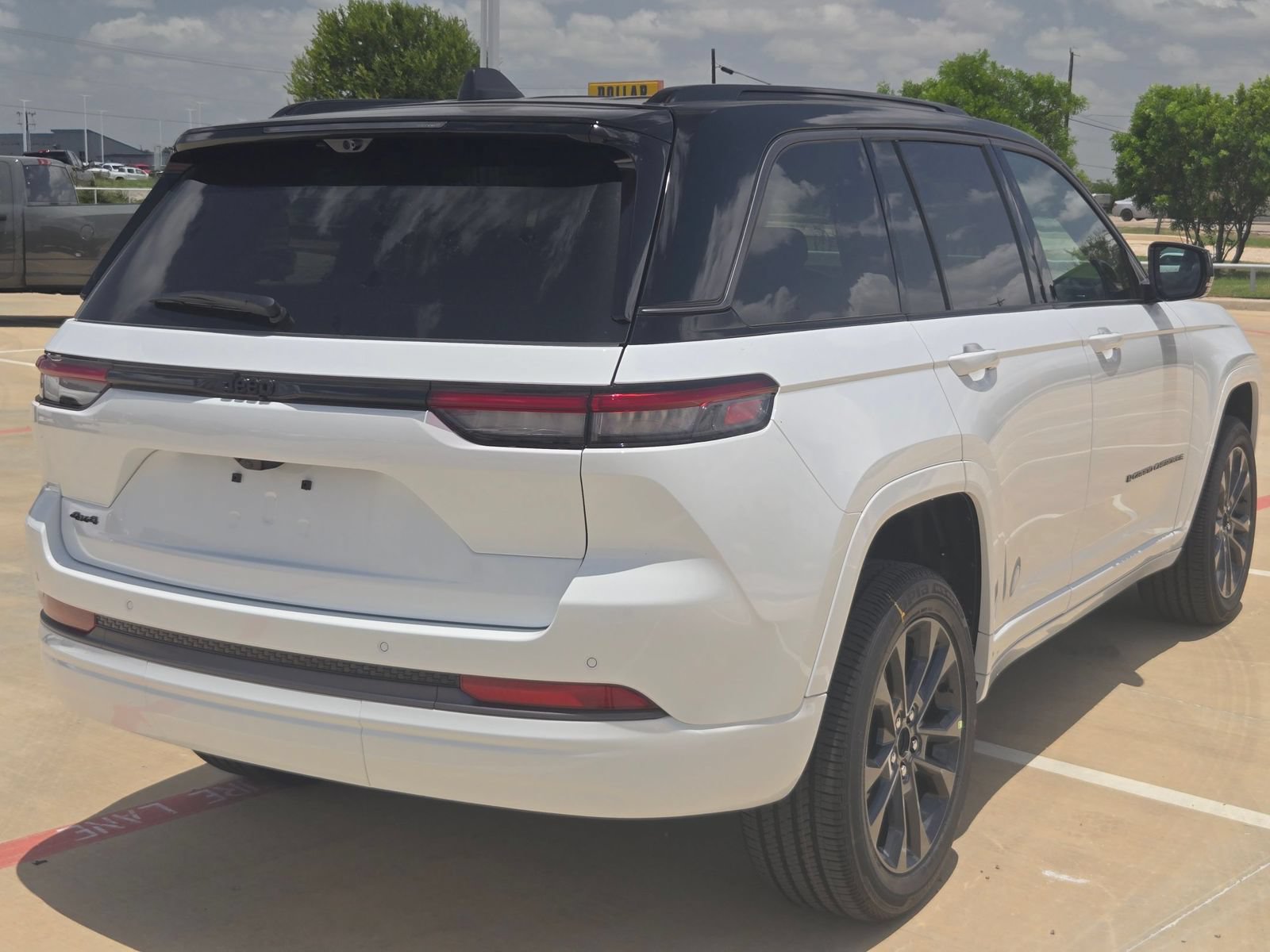 New 2026 Jeep Grand Cherokee Limited AWD/4WD image 3
