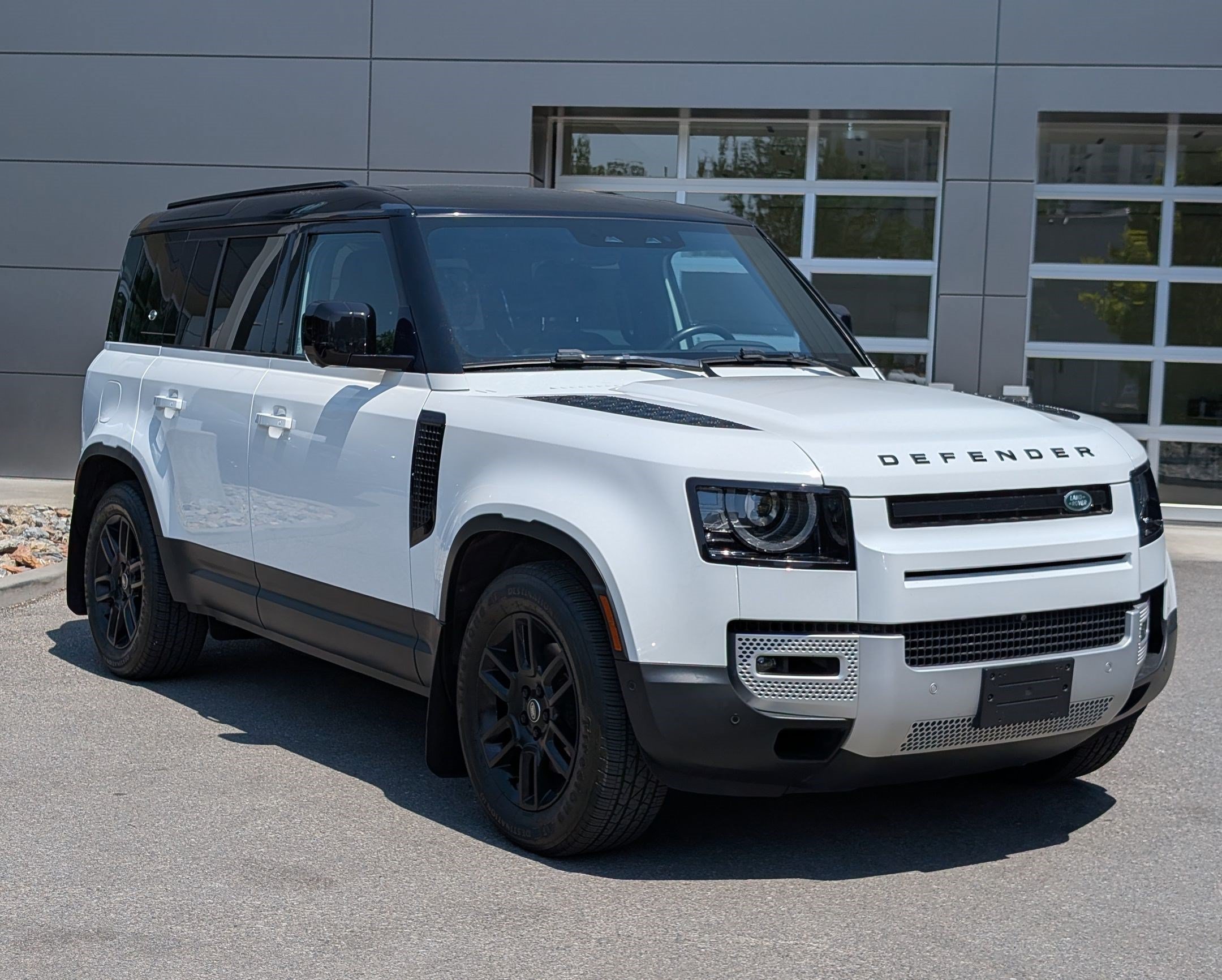 Used 2023 Land Rover Defender 110 S AWD/4WD image 3