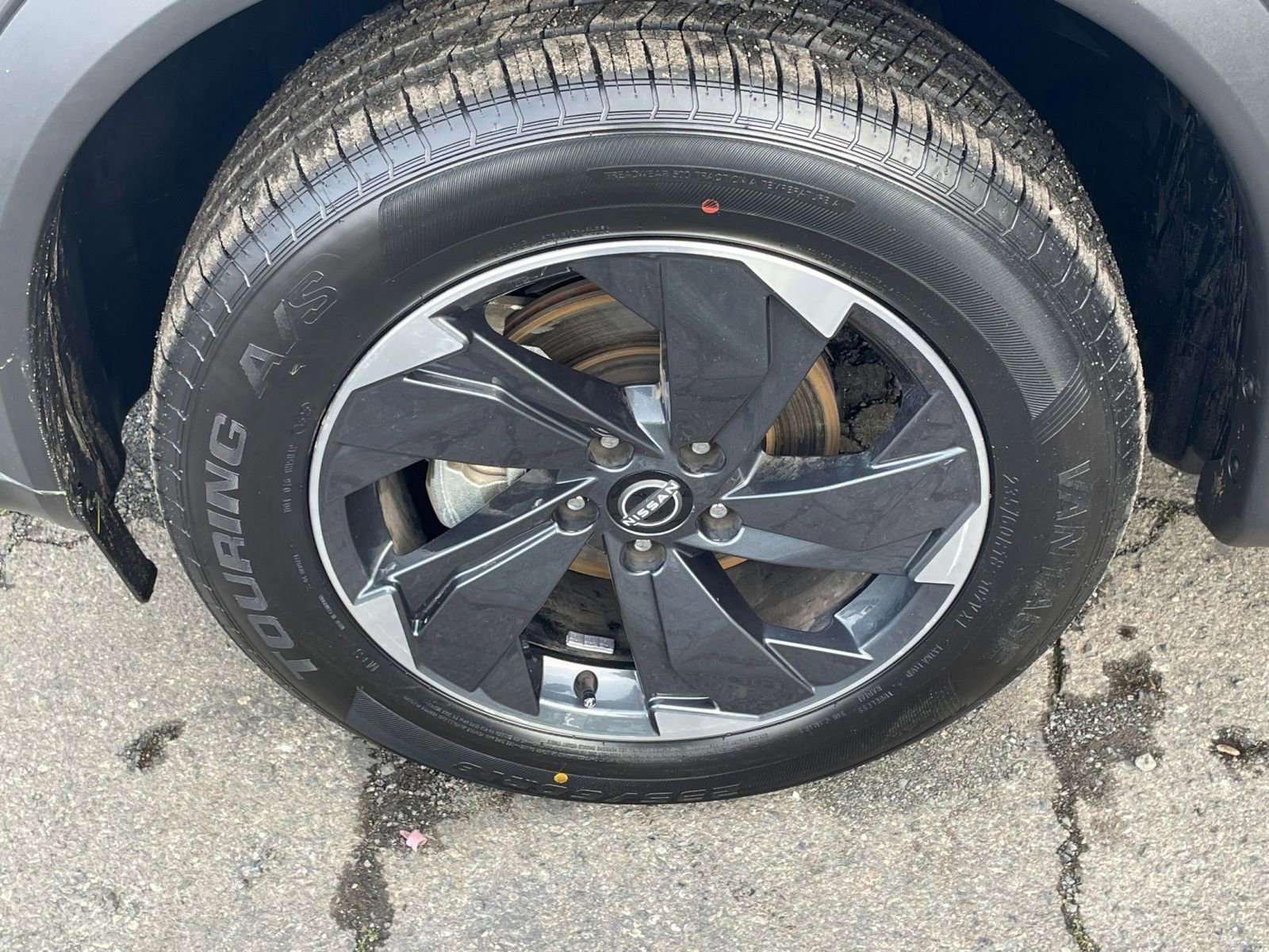 Used 2025 Nissan Rogue SV image 32