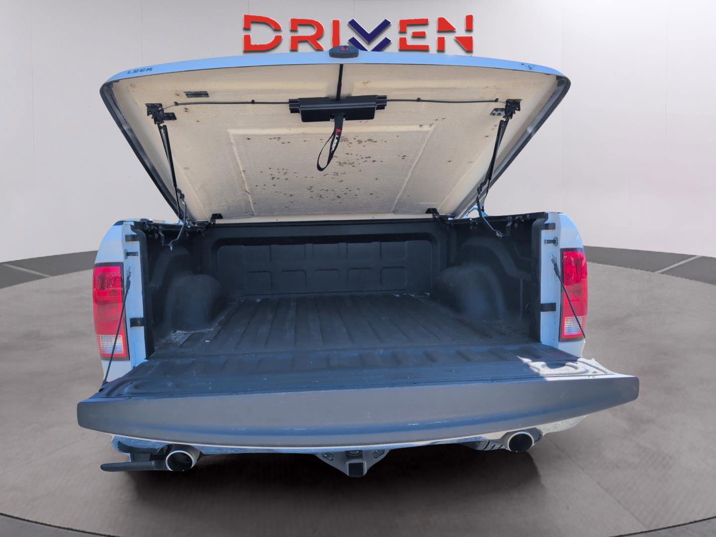 Used 2018 RAM 1500 SLT image 33