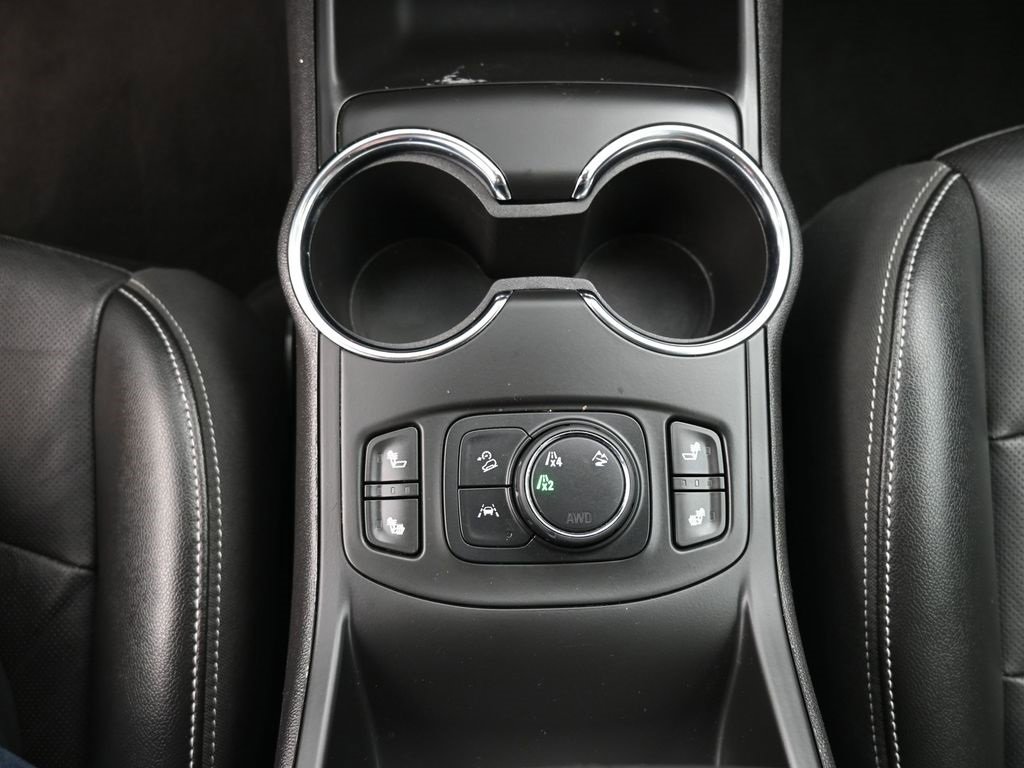 Used 2024 GMC Terrain SLT image 24