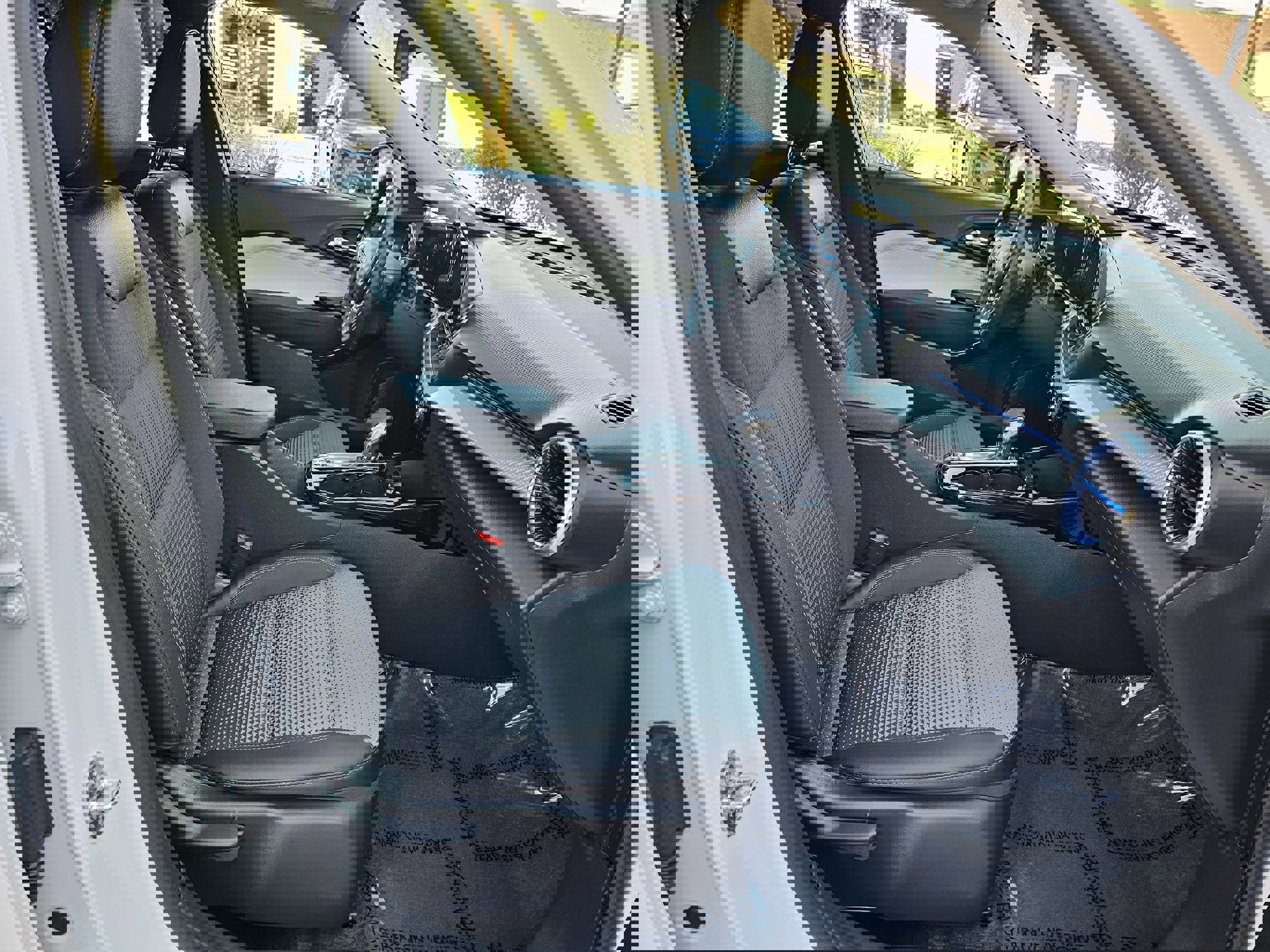 Used 2025 Chevrolet Trax LT w/ LT Convenience Package image 33