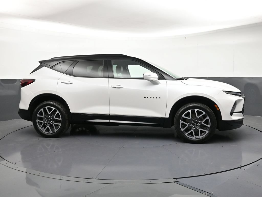 Certified 2023 Chevrolet Blazer RS w/ Driver Confidence II Package AWD/4WD image 6