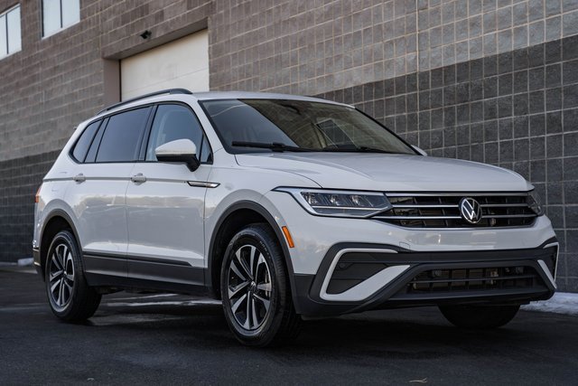 Used 2024 Volkswagen Tiguan S image 2