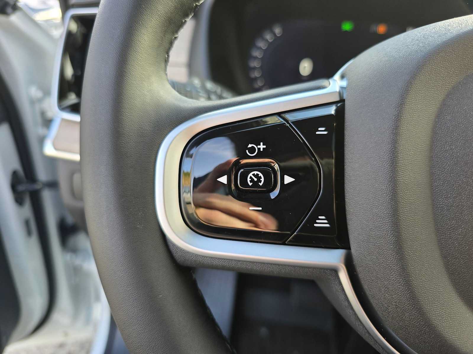 New 2026 Volvo XC90 B6 Plus w/ Protection Package Premier AWD/4WD image 39