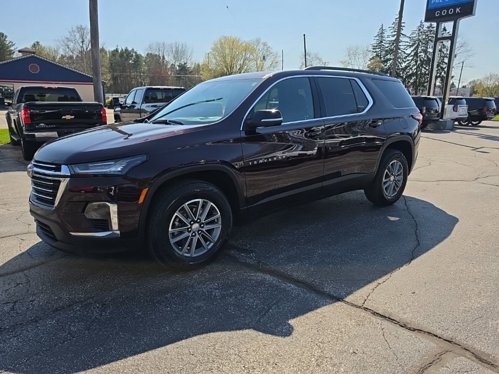 Used 2023 Chevrolet Traverse LT FWD image 3