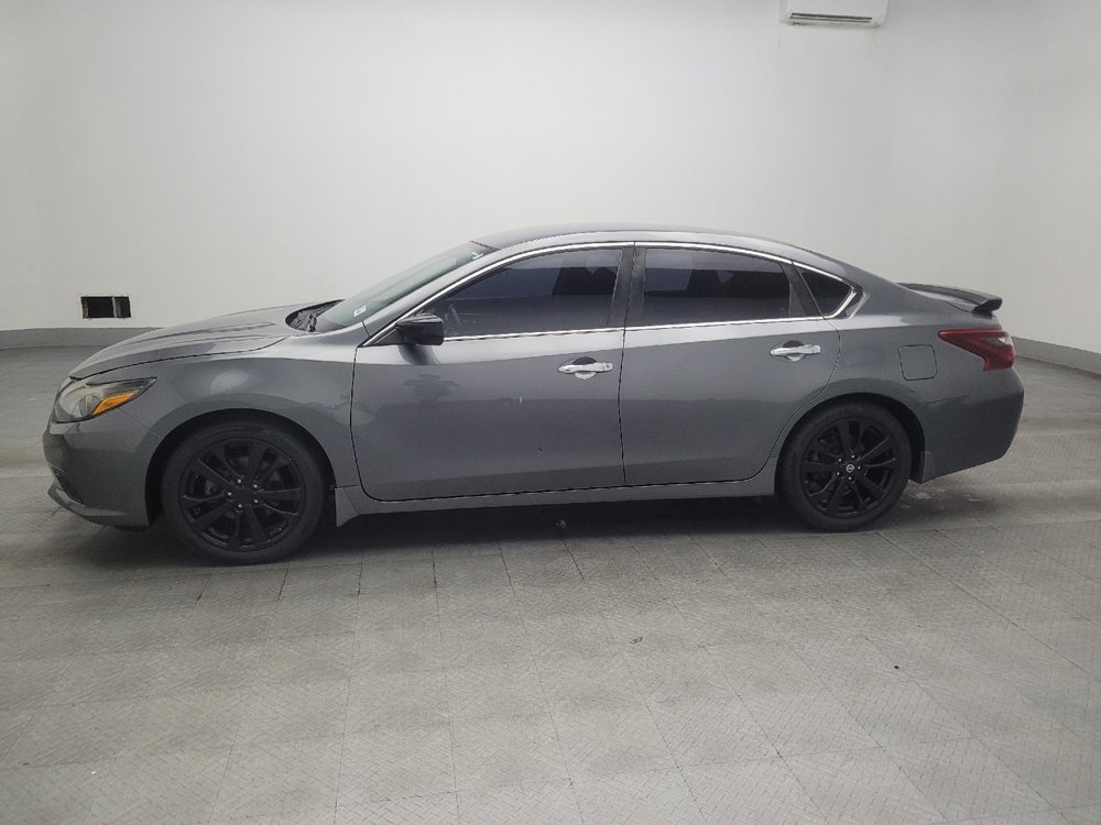 Used 2017 Nissan Altima 2.5 SR w/ Midnight Edition Package FWD image 2