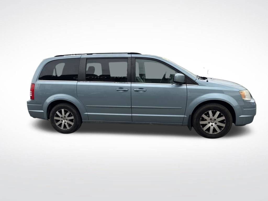 Used 2008 Chrysler Town & Country Touring image 6