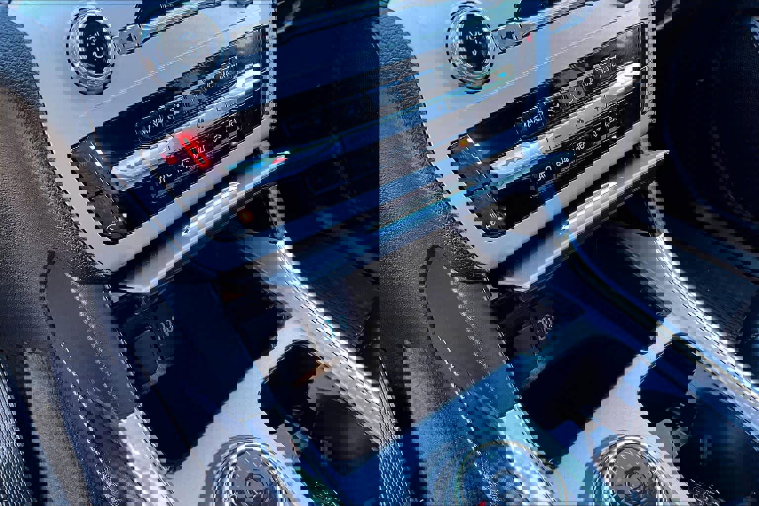 Used 2022 Ford Explorer XLT w/ Equipment Group 202A image 37