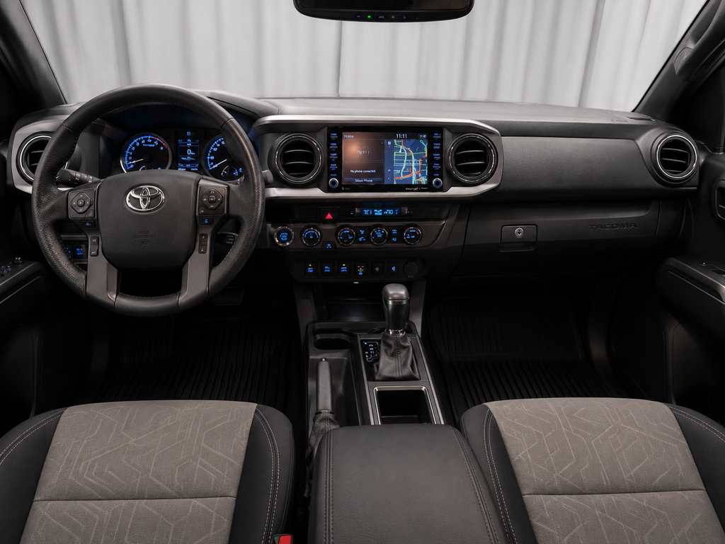 Used 2023 Toyota Tacoma TRD Off-Road w/ Technology Package AWD/4WD image 5