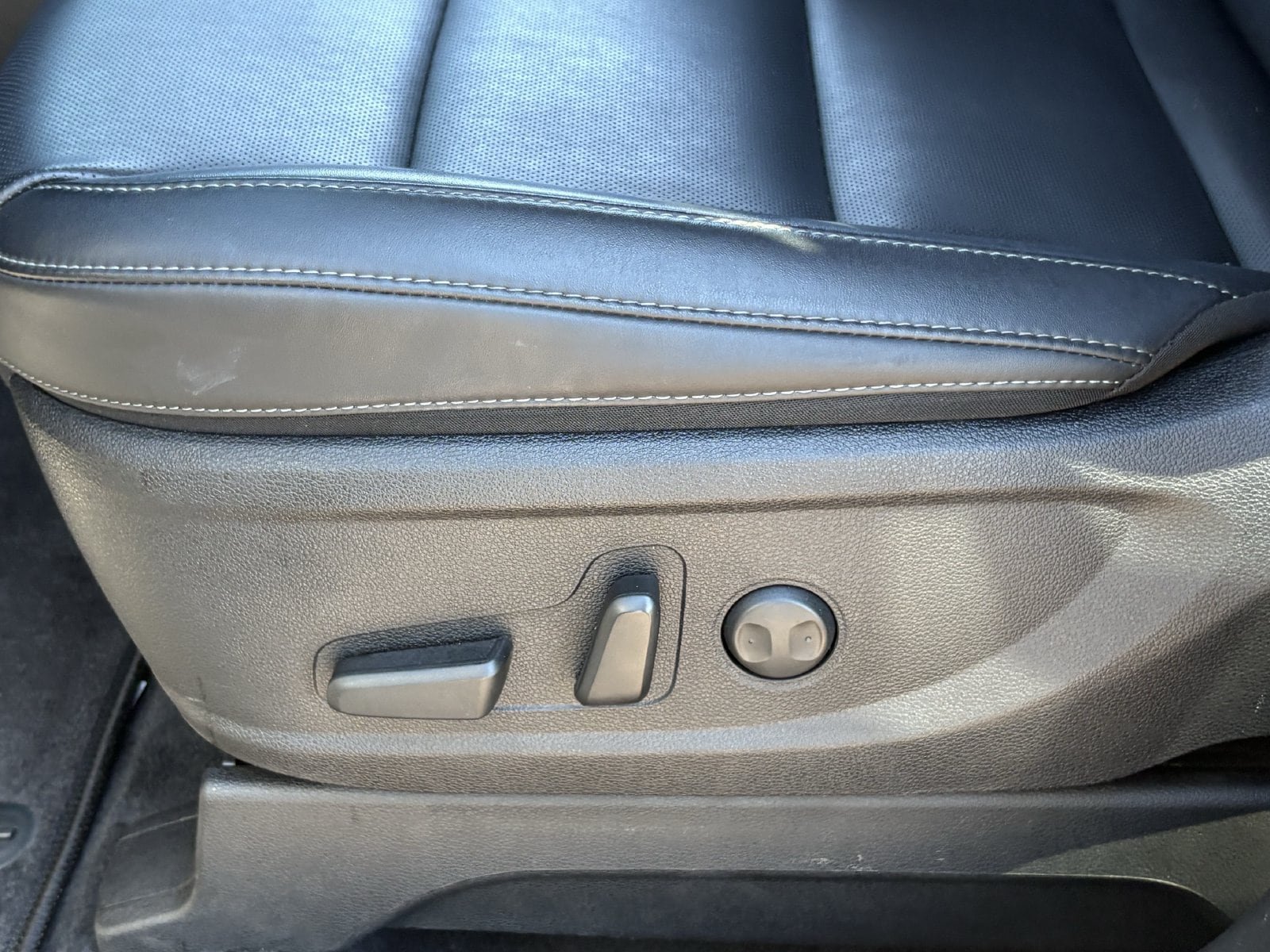 Used 2025 Kia Telluride S FWD image 24