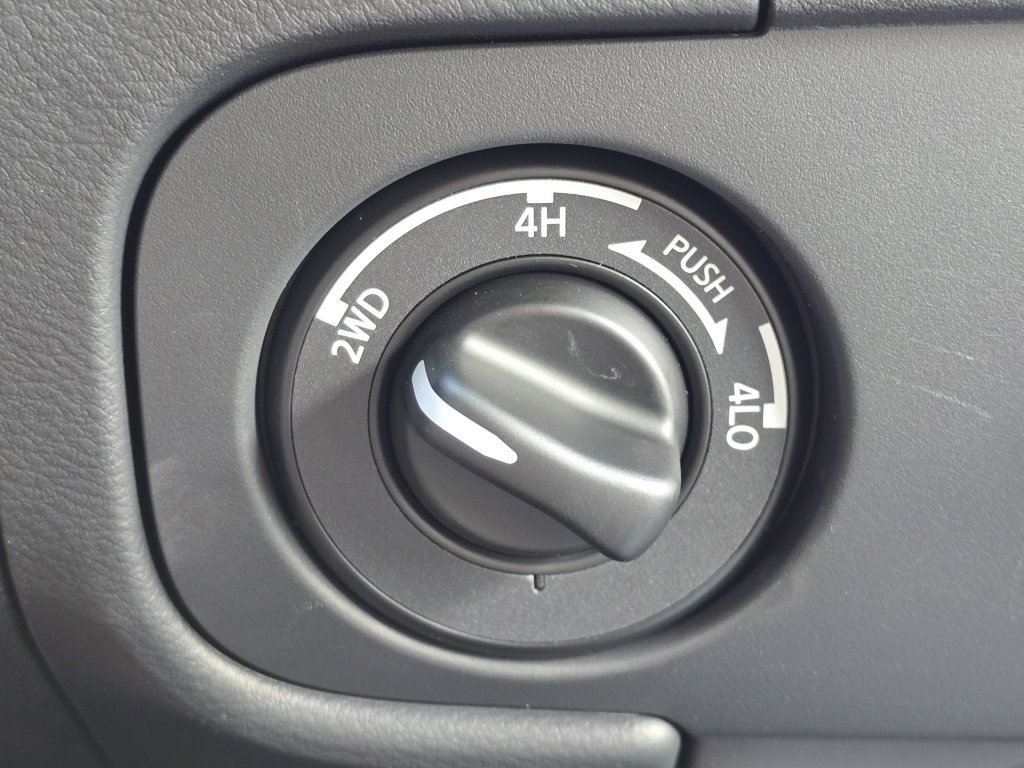 New 2025 Nissan Frontier S image 16