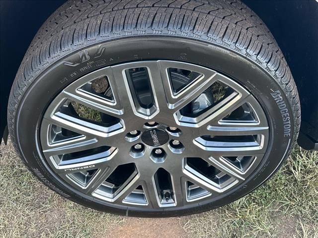 New 2026 GMC Yukon Denali Ultimate AWD/4WD image 19