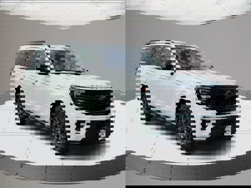 Used 2025 Ford Expedition Active image 2