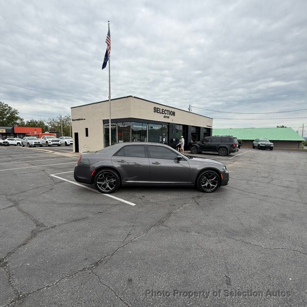 Used 2023 Chrysler 300 Touring w/ Sport Appearance Package RWD image 18