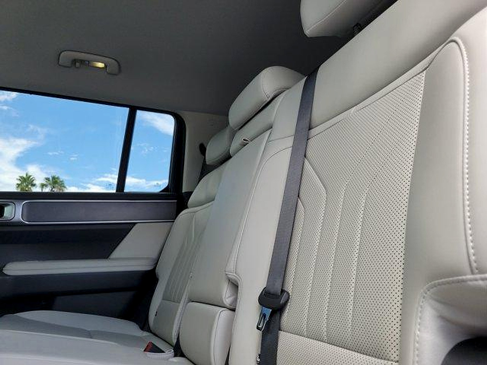 Used 2025 Hyundai Santa Fe SEL FWD image 11