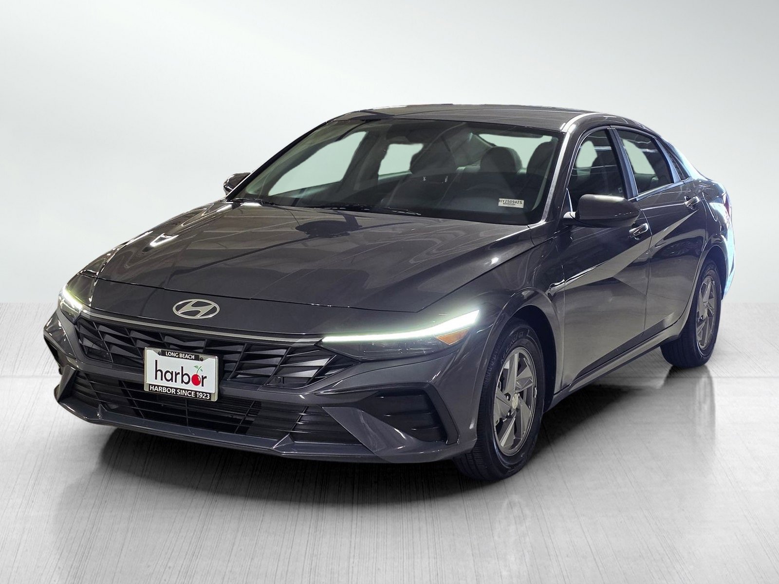 Certified 2025 Hyundai Elantra SE image 3