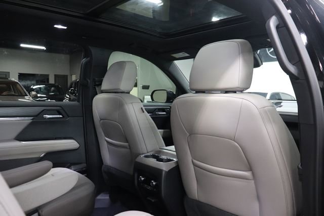Used 2026 GMC Acadia Elevation w/ Elevation Premium Package FWD image 23