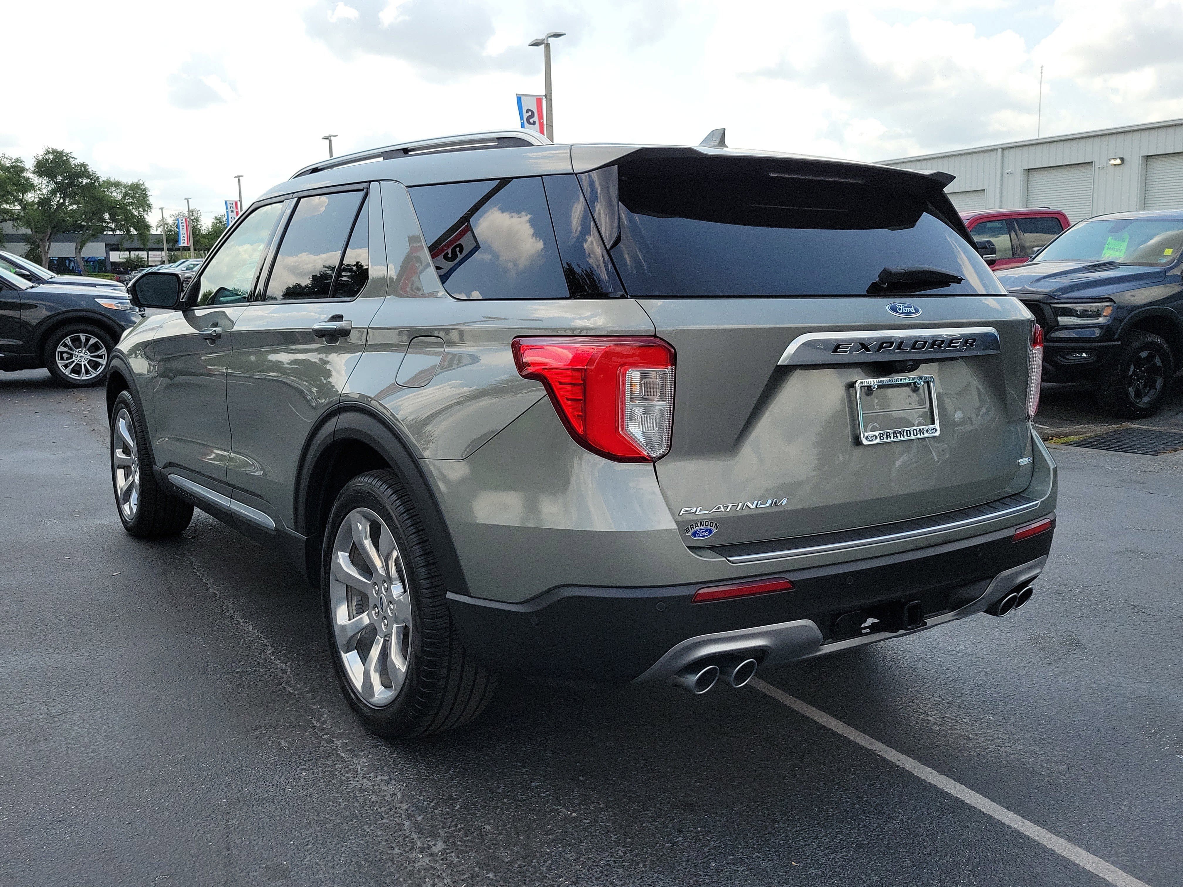 Used 2020 Ford Explorer Platinum w/ Premium Technology Package AWD/4WD image 7