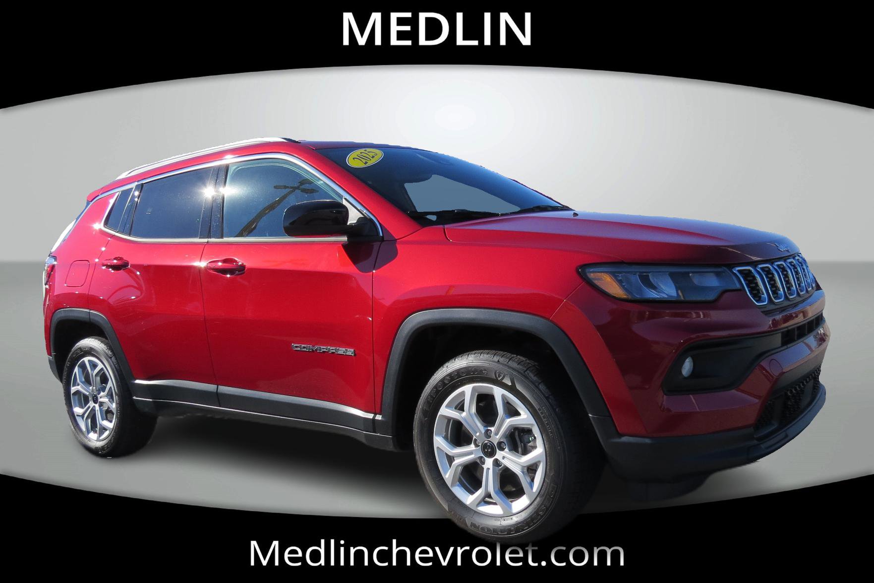 Used 2025 Jeep Compass Latitude image 1