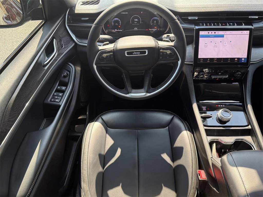 Used 2024 Jeep Grand Cherokee Limited w/ Black Appearance Package image 15