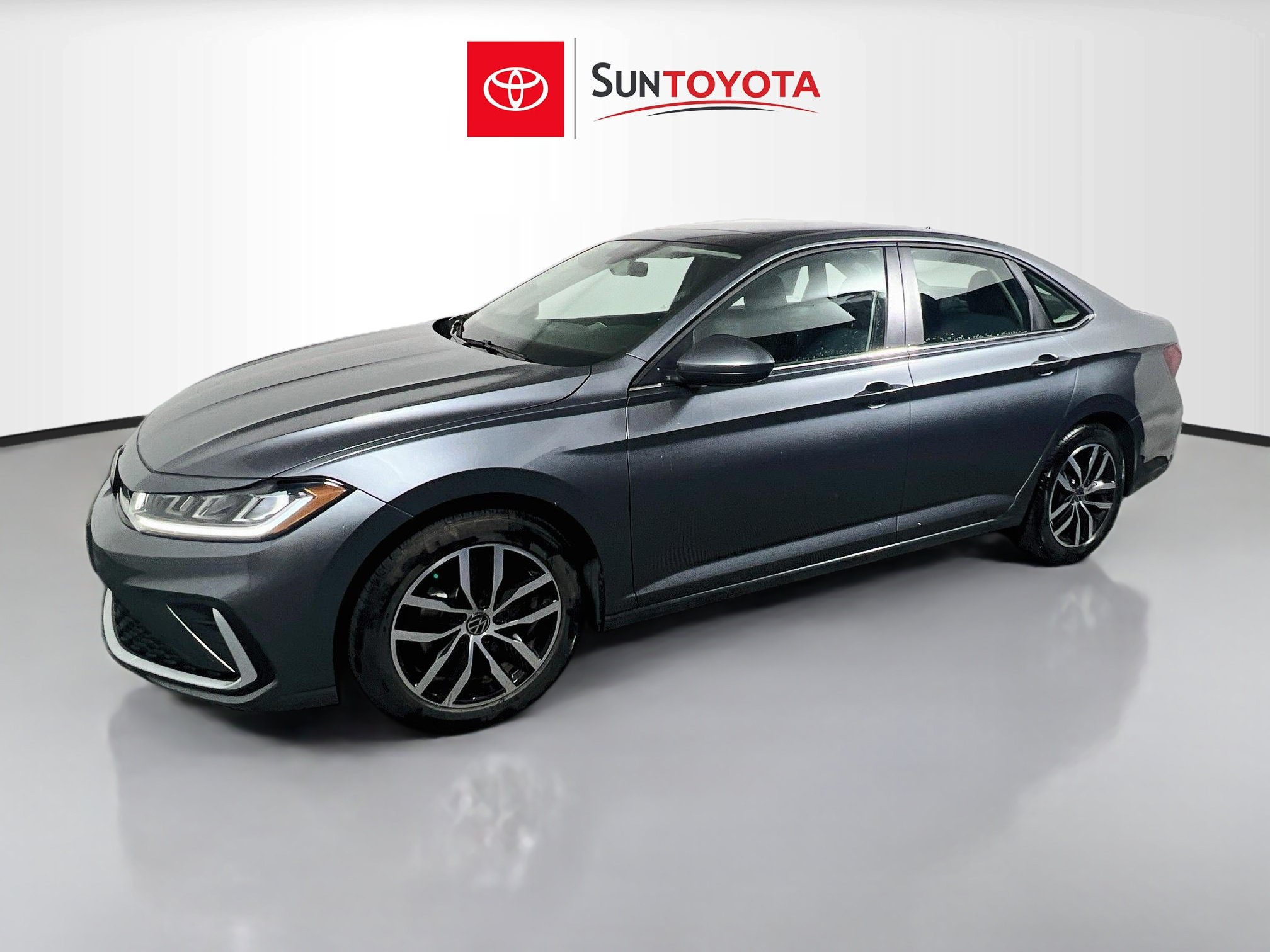 Used 2025 Volkswagen Jetta SE FWD image 9