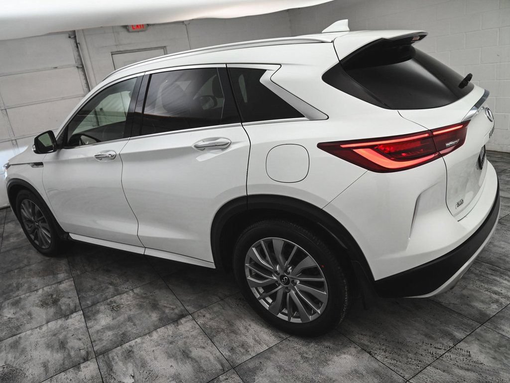 Used 2023 INFINITI QX50 Luxe AWD/4WD image 2
