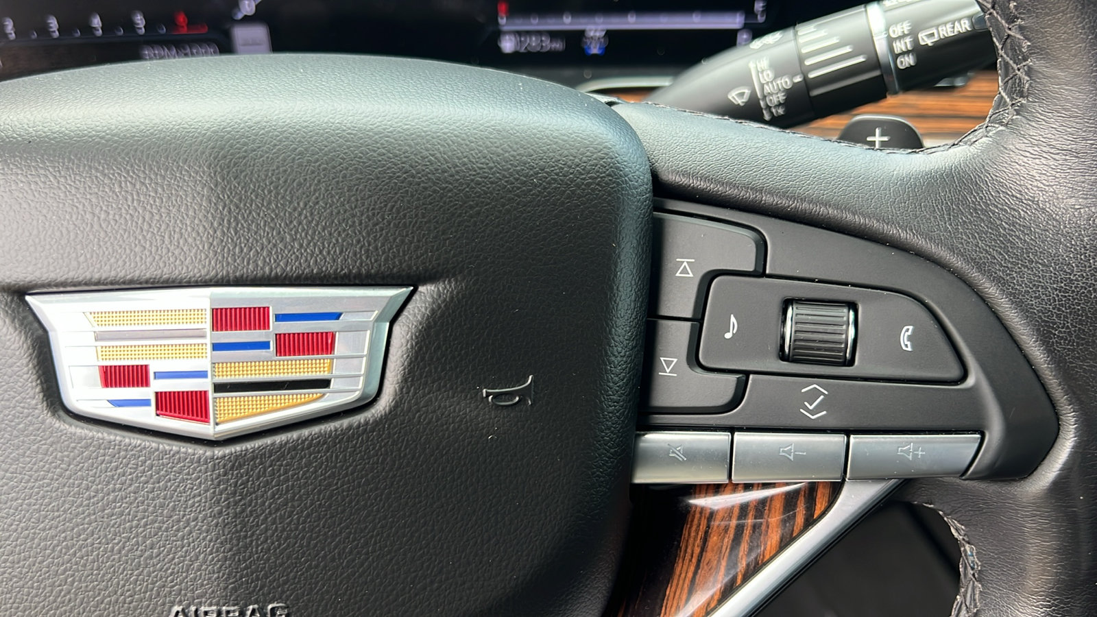Used 2022 Cadillac Escalade ESV Luxury AWD/4WD image 29