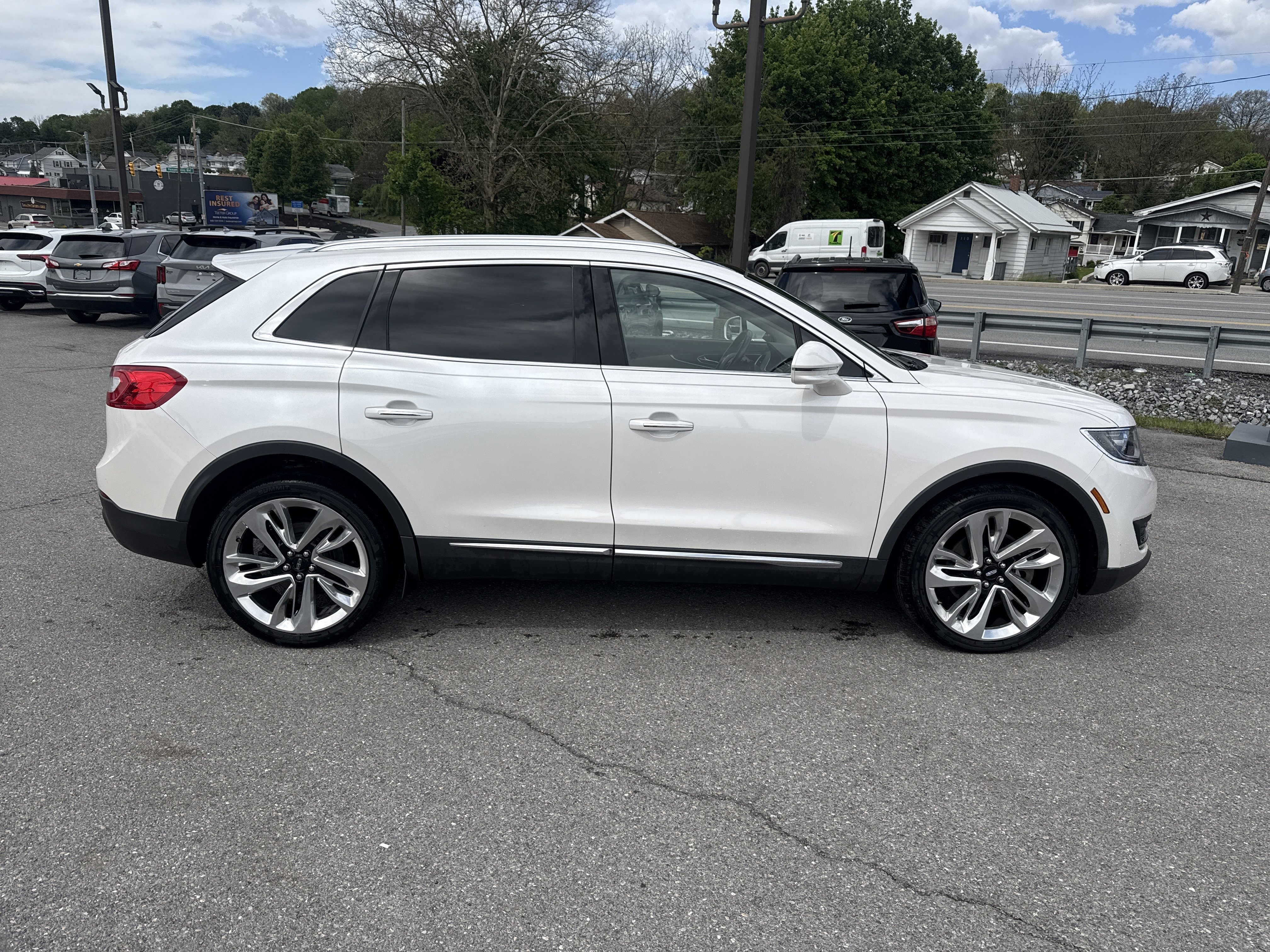 Used 2016 Lincoln MKX Reserve w/ Climate Package AWD/4WD image 2