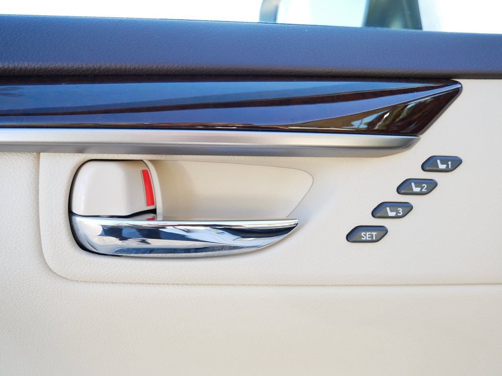 Used 2017 Lexus ES 350 w/ Premium Package FWD image 16