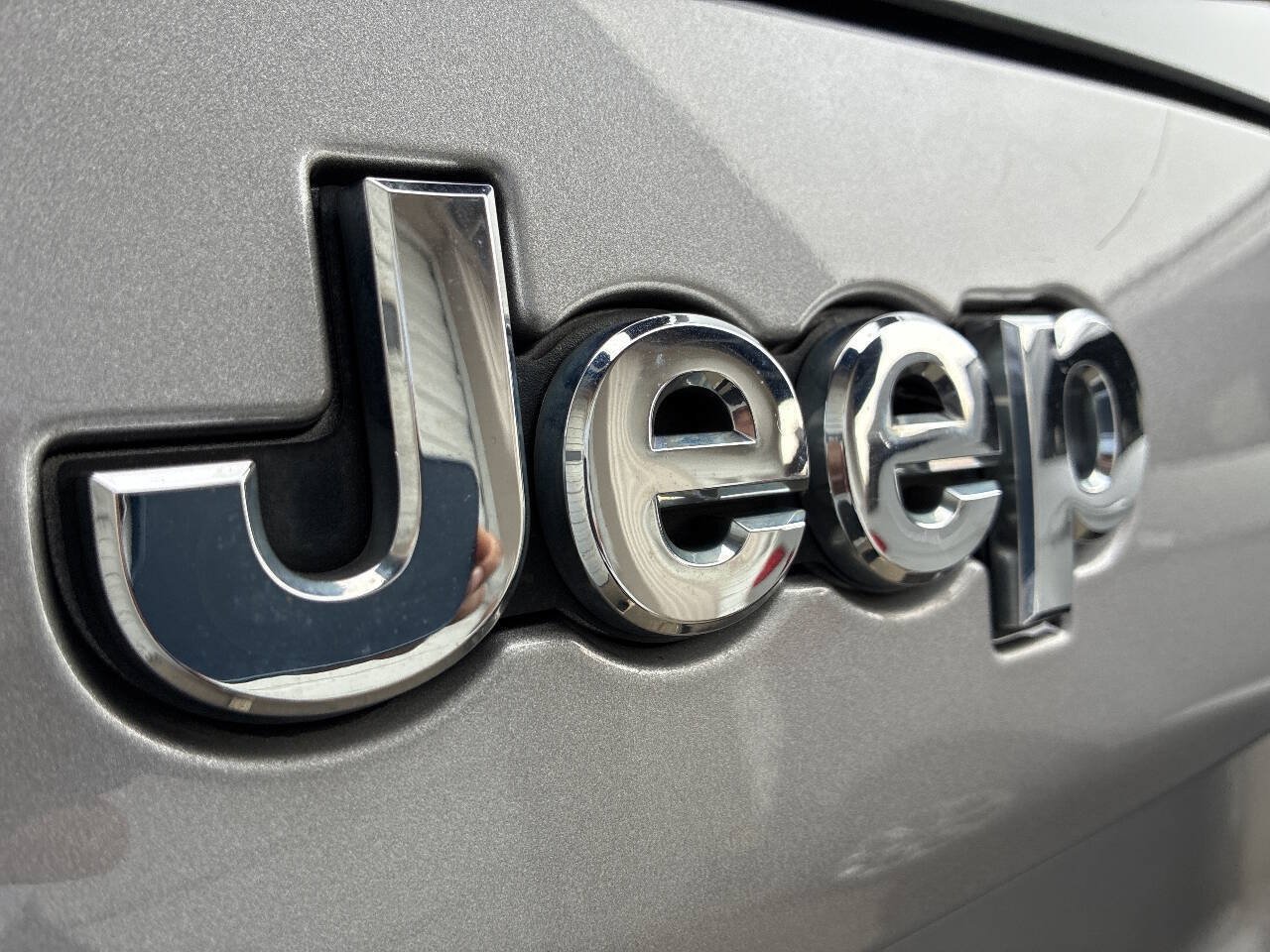 Used 2019 Jeep Cherokee Limited w/ Luxury Group FWD image 28